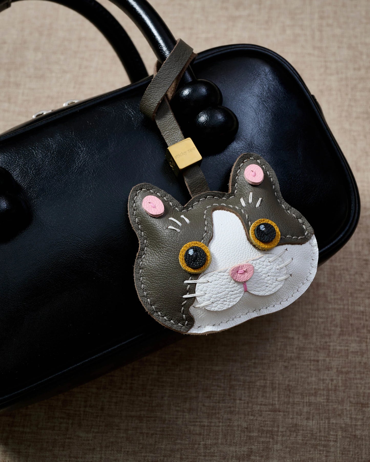 BRITISH SHORTHAIR CAT CHARM – GRAY MUSE EDITION