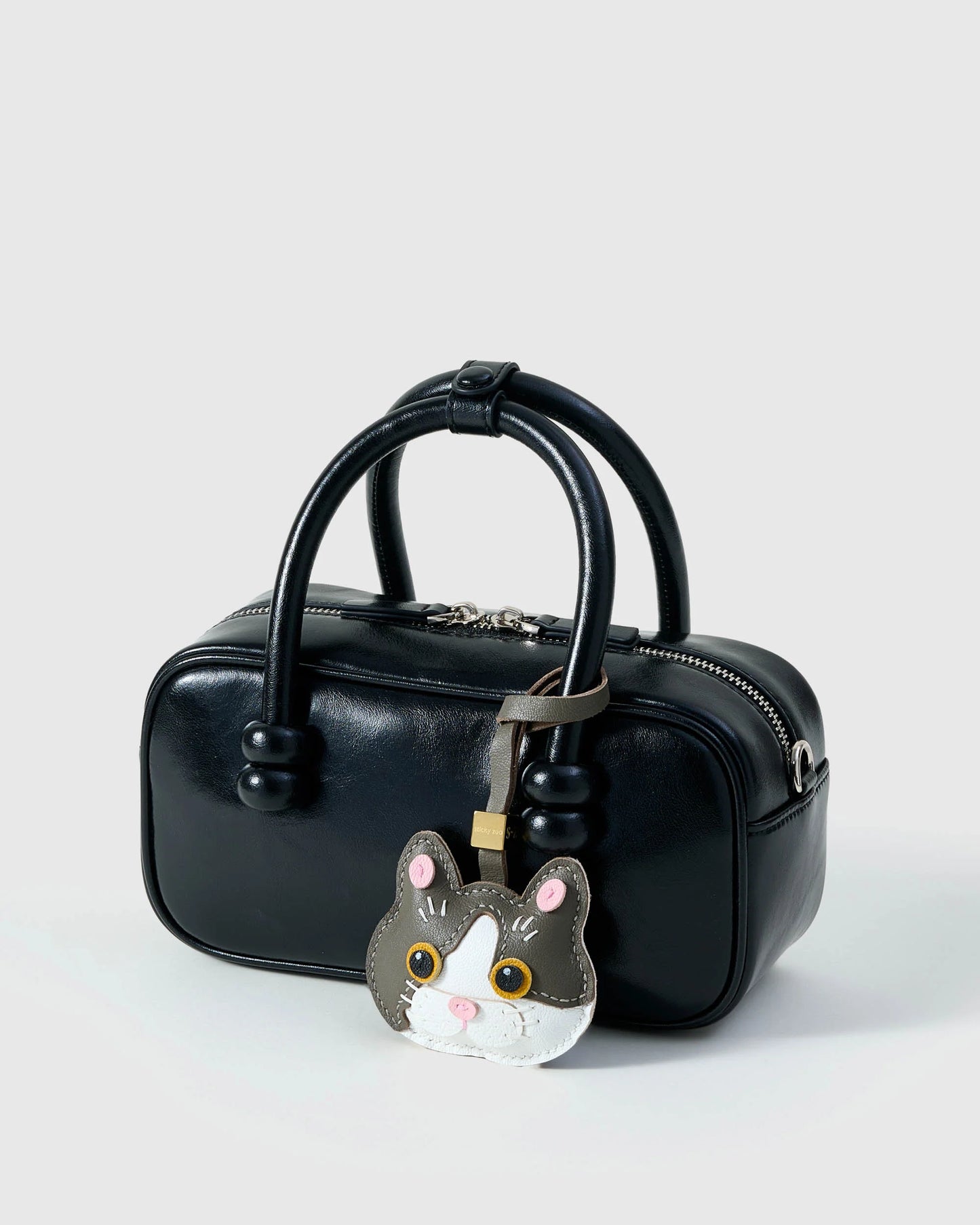 BRITISH SHORTHAIR CAT CHARM – GRAY MUSE EDITION