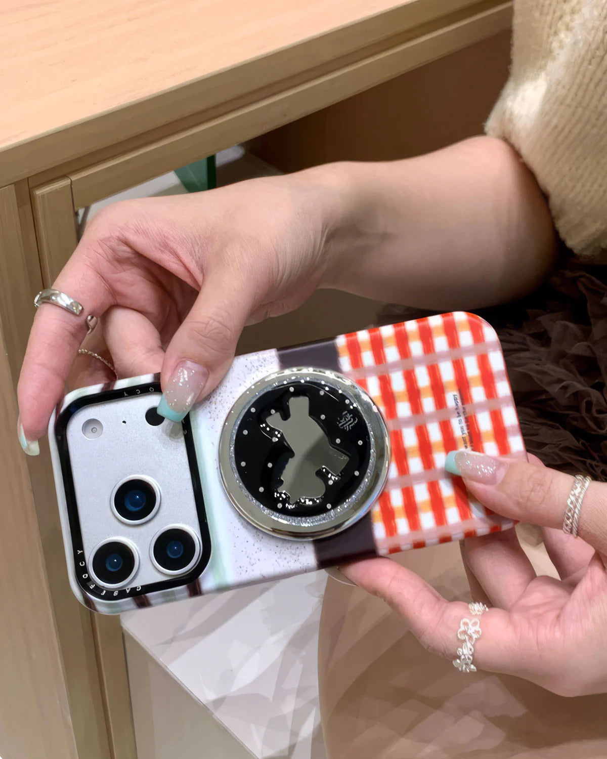 PICNIC HORSE GRIP PHONE CASE