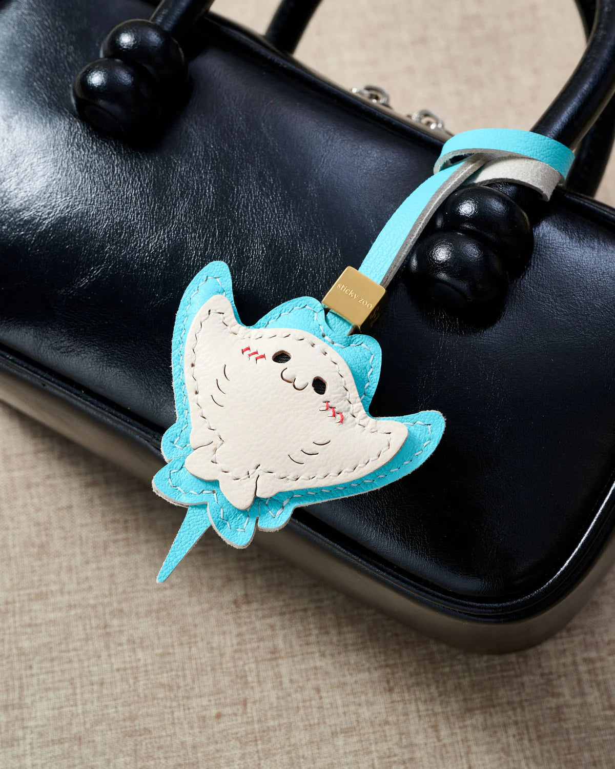 MANTA RAYS CHARM