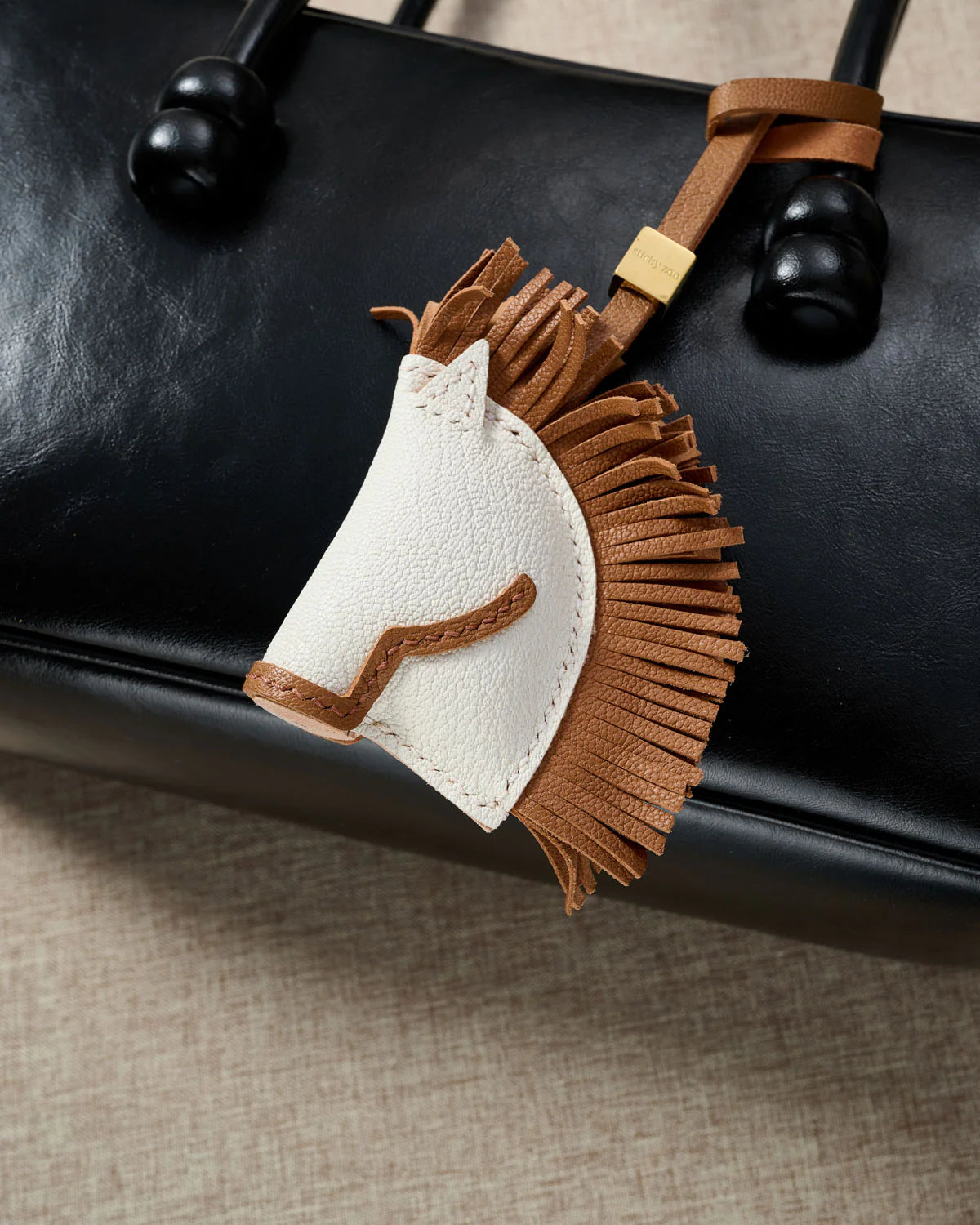 HORSE CHARM | WHITE