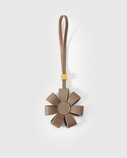 DAISY BAG CHARM