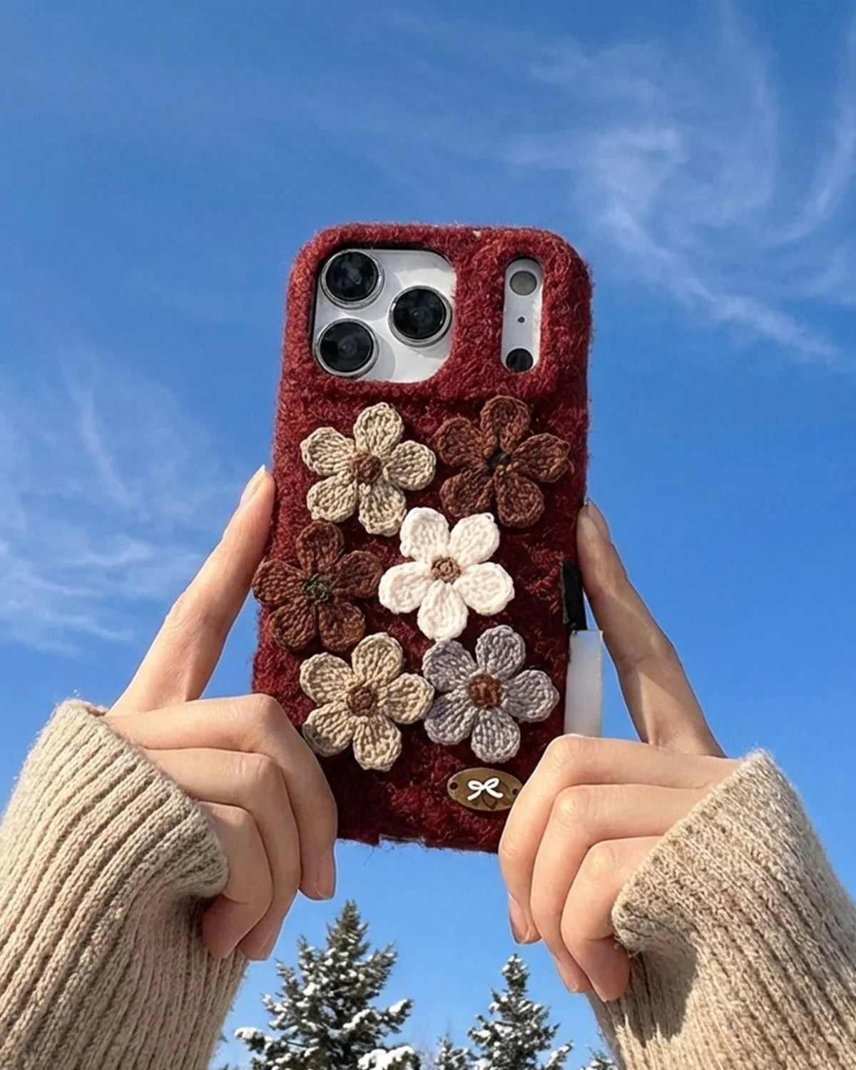 COZY CROCHET FLORAL PHONE CASE