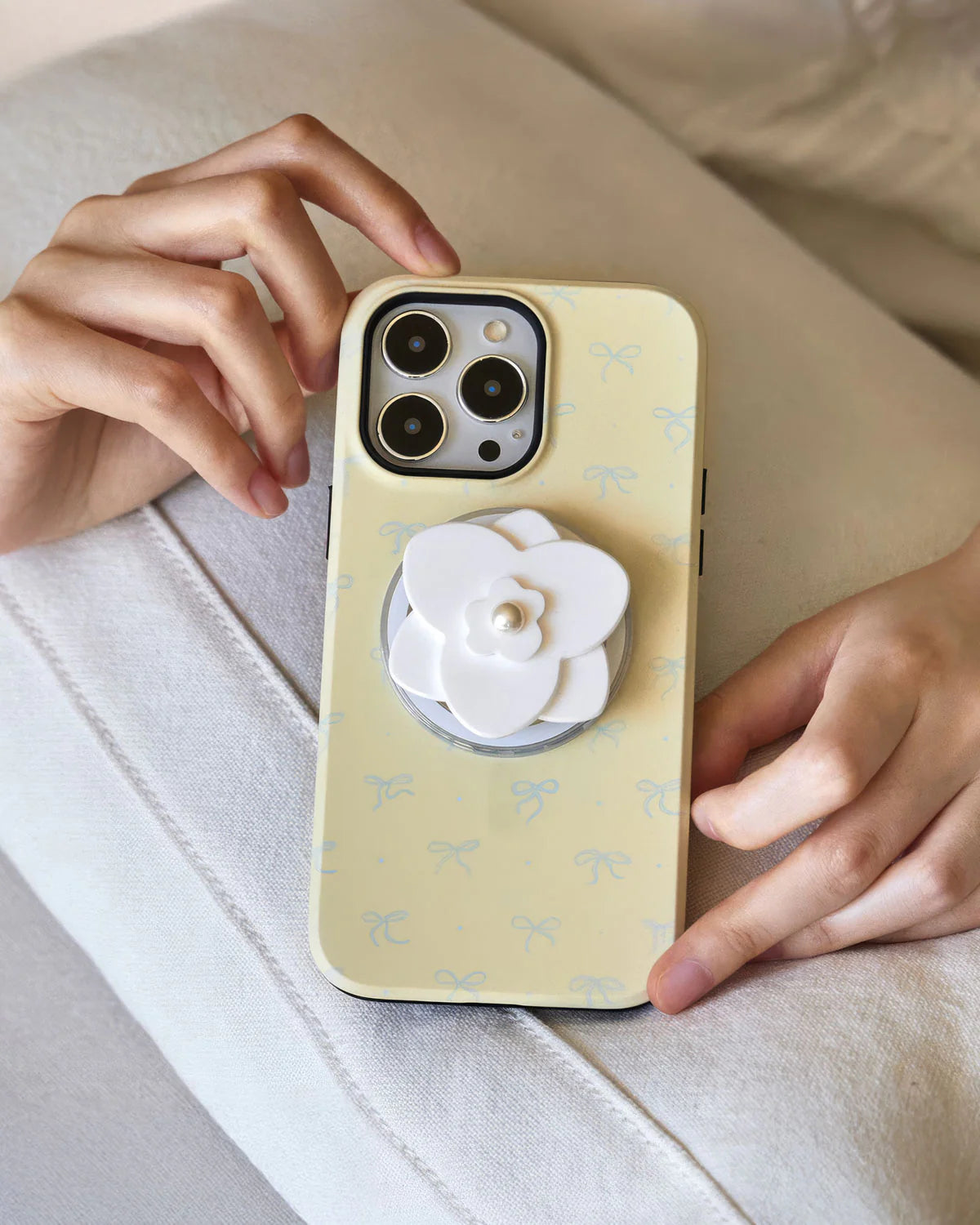 SOFT BLOOM GRIP PHONE CASE