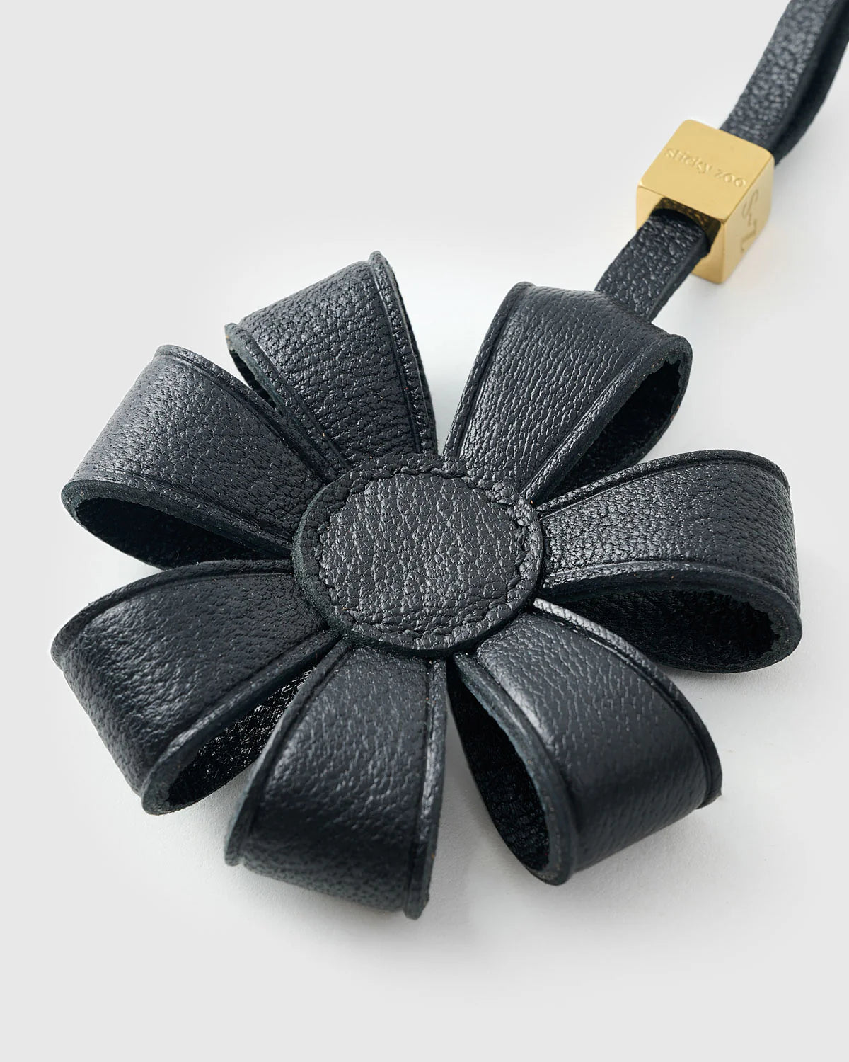 DAISY BAG CHARM