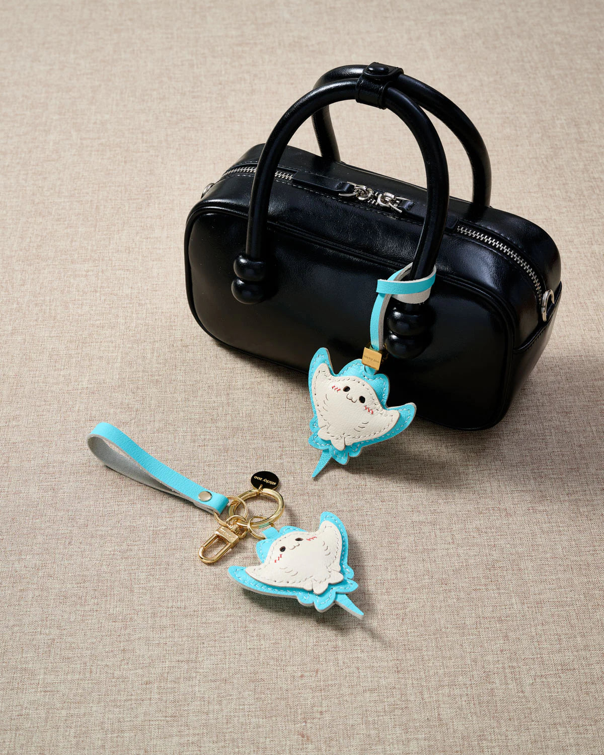 MANTA RAYS CHARM