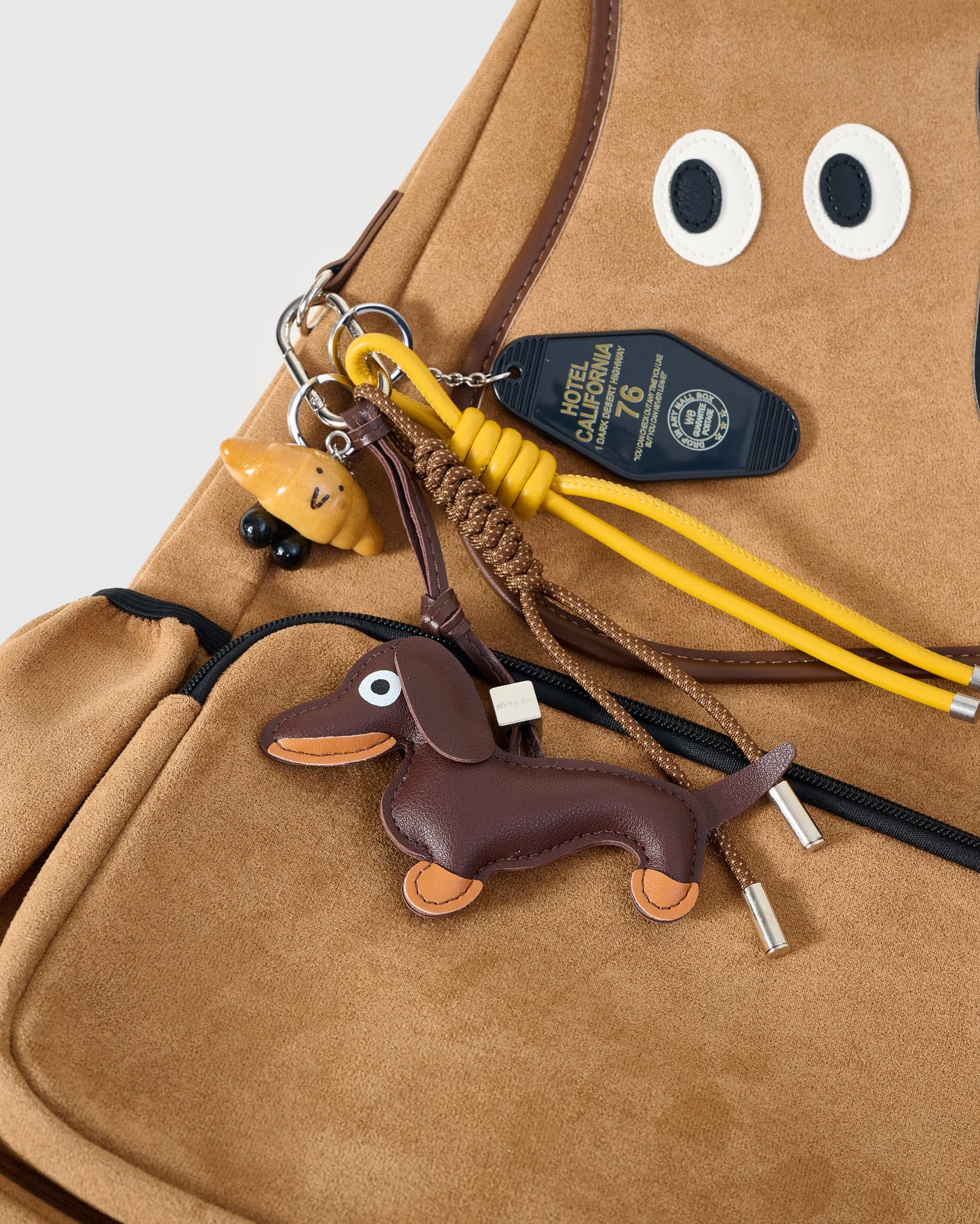 DACHSHUND BACKPACK + CHARM SET